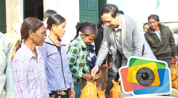Thiên Tân Group phát quà tết người nghèo 2015