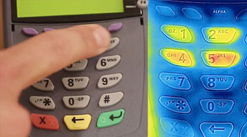 Tại sao cây ATM lại sử dụng bàn phím kim loại, câu trả lời sẽ khiến bạn giật mình