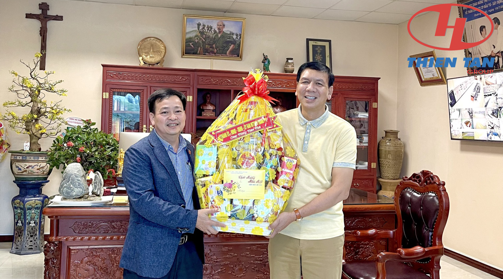 Đại diện  Thành ủy tỉnh Quảng Ngãi  đến thăm và chúc Tết Nhâm Dần 2022 Thiên Tân Group.