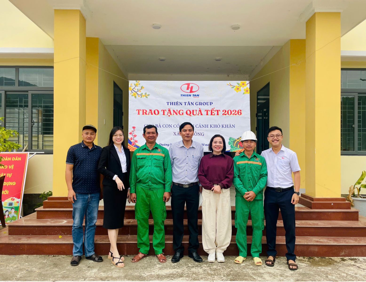 Thiên Tân Group trao quà tết cho bà con có hoàn cảnh khó khăn xã Trà Bồng